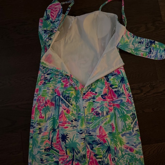 The image shows a Lilly Pulitzer Shelli Stretch Dress in a colorful, abstract pr - Picture 4 of 7